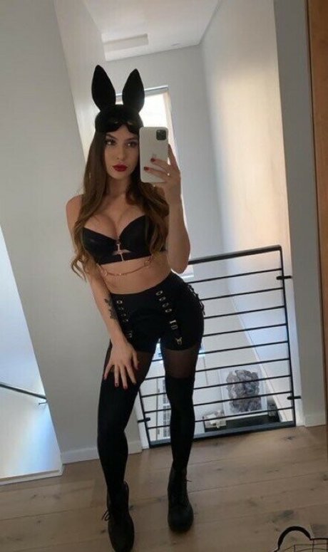 Lexiidomme erotic model photo