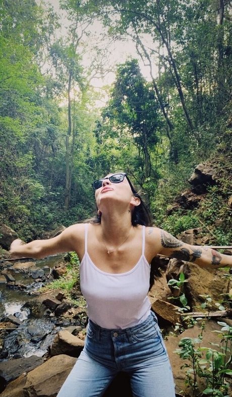 Maju Trindade free pornstar pics