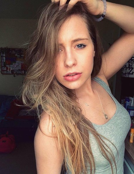 Blueyedwreck star nude galleries