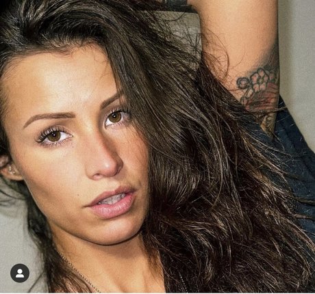 Amalia Loveee pretty model gallery