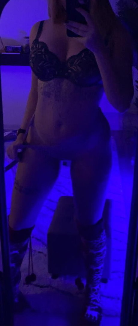 Enjoy x star porn image