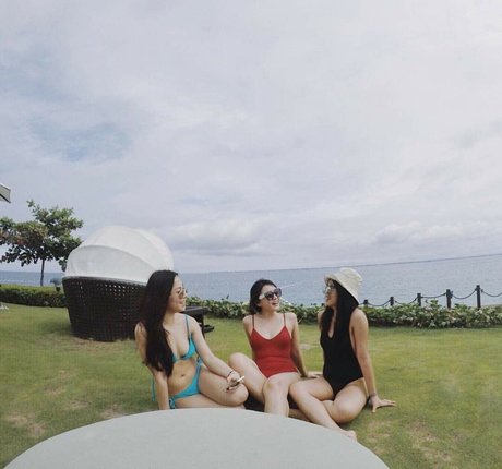 Sarah Carlos erotic model pic