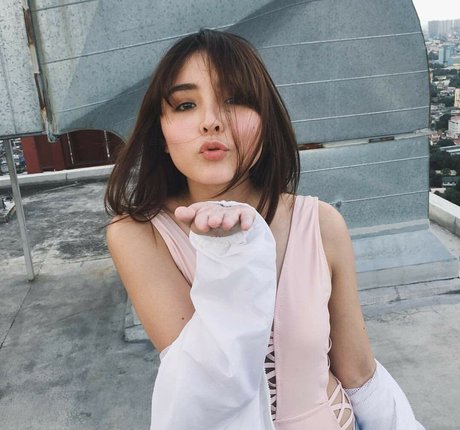 Sarah Carlos sex model pics