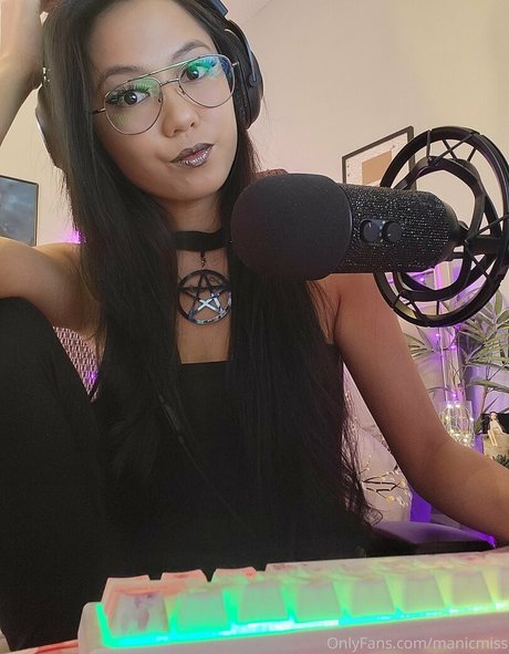 Manic miss pornstar erotic images