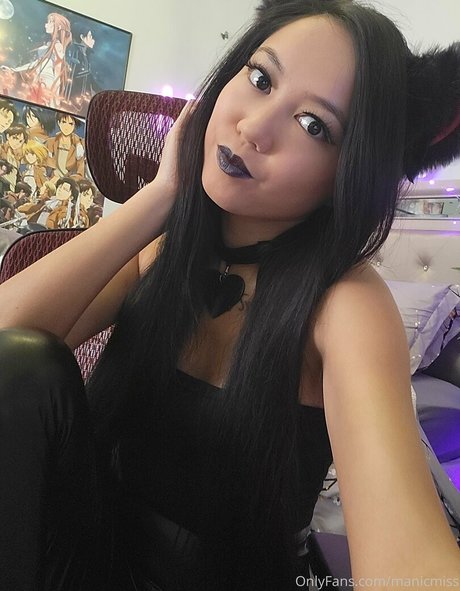 Manic miss model adult image