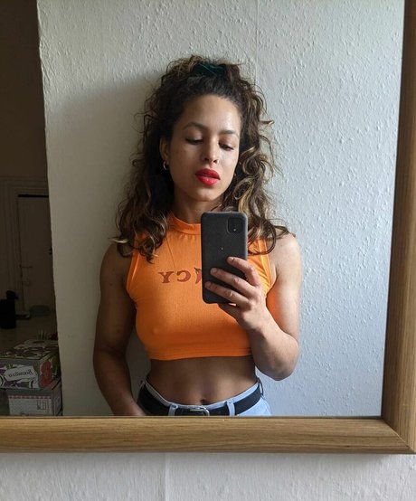 Moya Lothian McLean pretty pornstar picture