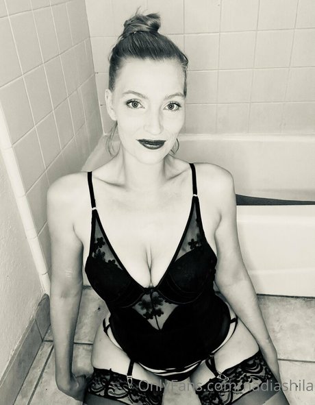 Nadia Shila top actress picture