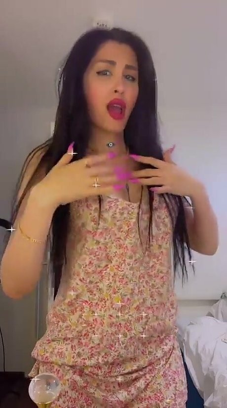 Mira Nouri star hot picture