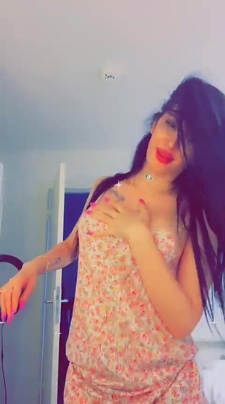 Mira Nouri star pretty photos