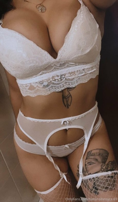 female onlyfans pornographic pic