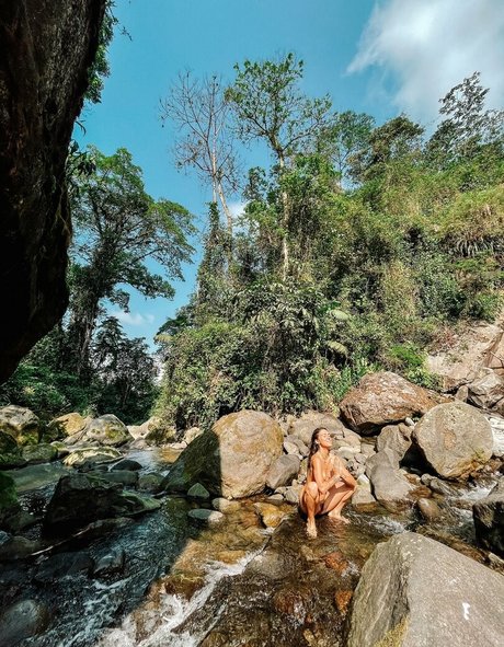 Karena Thompson porn model pic