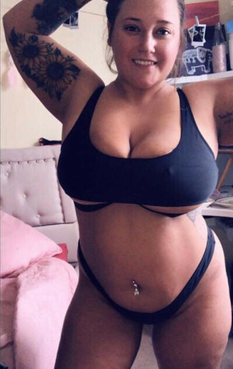 Bustyybeautyy sex model picture