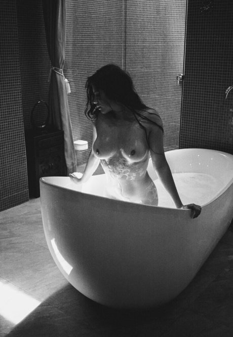 Maria Camila Samudio erotic model image