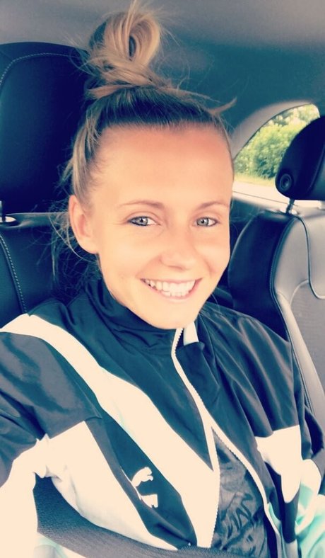 Julia Simic star perfect photos