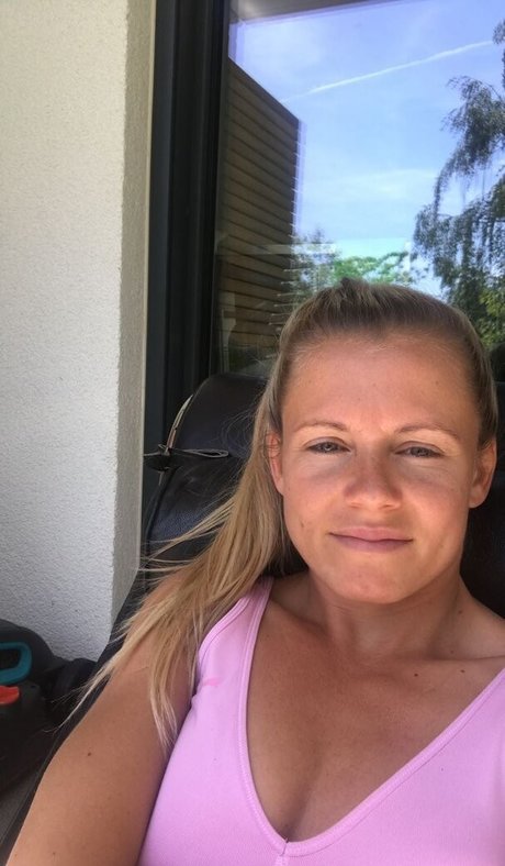 Julia Simic star perfect pictures