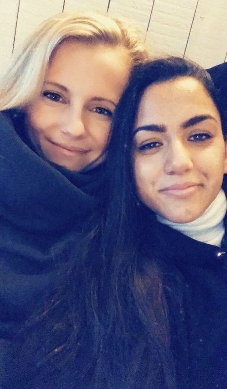 Julia Simic model top photos