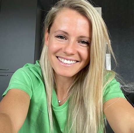 Julia Simic nice actress archive