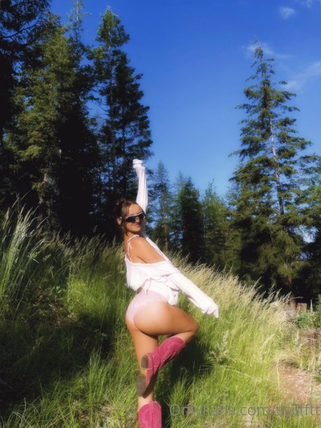 Flaurescent naked actress galleries