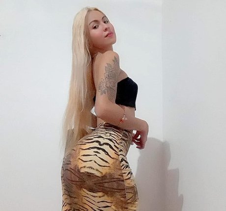 Pietra Lamounier model free photos