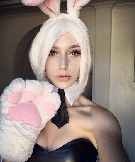 Elfvie model art photos