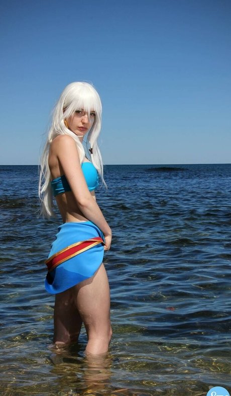 Elfvie model hot photo