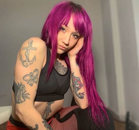 Redfoxy12 adult model pics