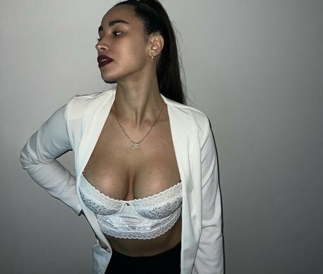 Nair Riveros beautiful actress images