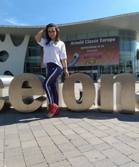 Mira Cuckold erotic actress pic