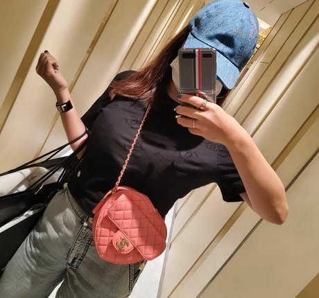 Uelee beautiful actress photos