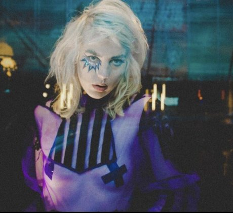 Izzy Phillips high quality model picture