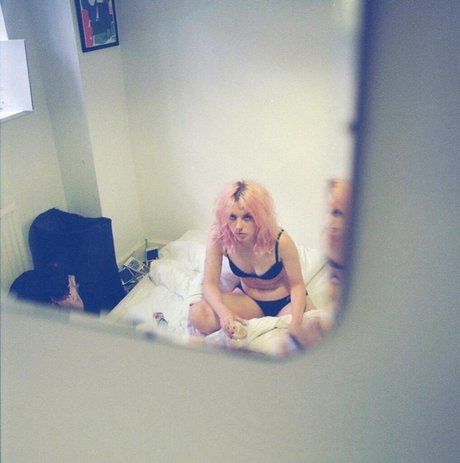 Izzy Phillips star pornographic photo