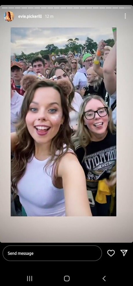 Evie Pickerell hd model pic