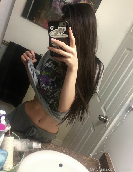 Kristenn beautiful model image