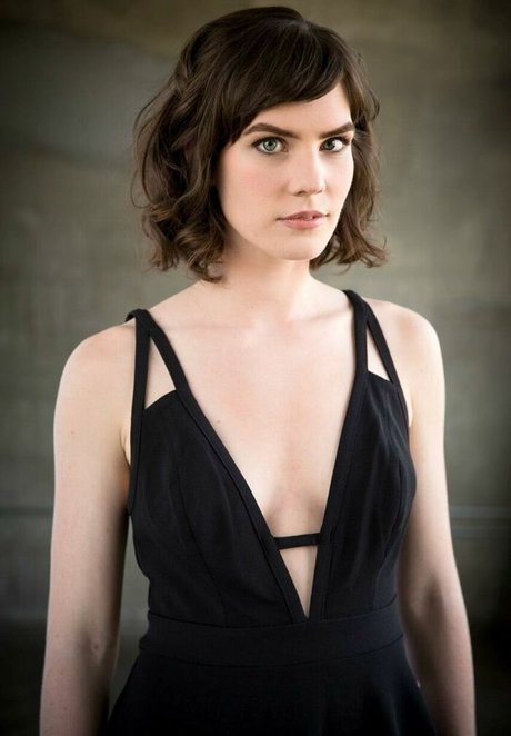 Maggie Mae Fish top model pictures