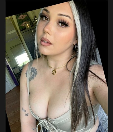 Vee ayee23 model nudes pic