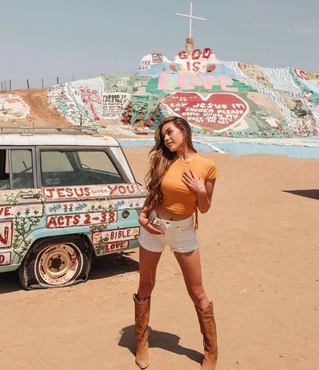 Shaela Mc Gilton model art photo