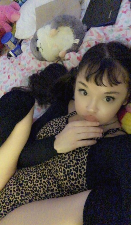 Squishygushy pretty model img