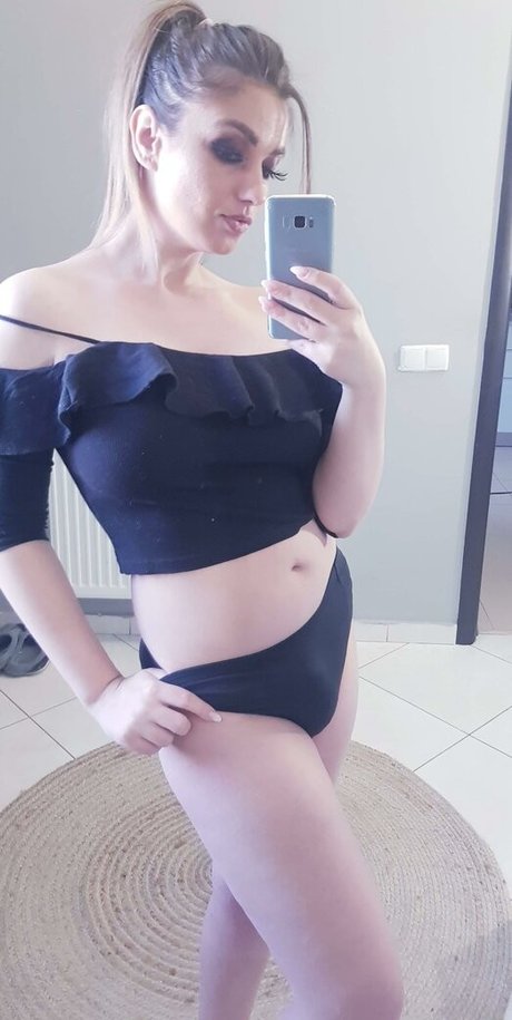 RebeccaWhiteTS star beautiful img