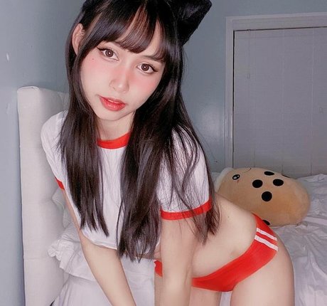 Charla Mouse model hd picture