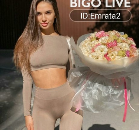 emilyemrata2 model beautiful pic