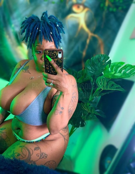 AyoSqueak free model pics