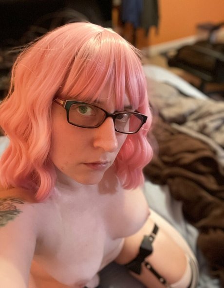 LyraLEWD naked actress picture