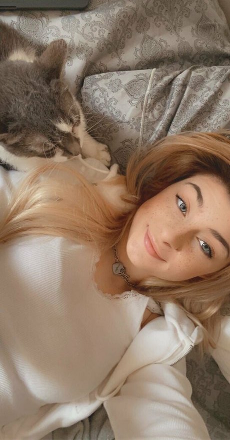 Hollywood Dancer nice star galleries