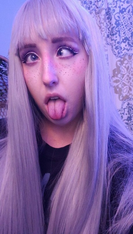 Moon IRL nude star image