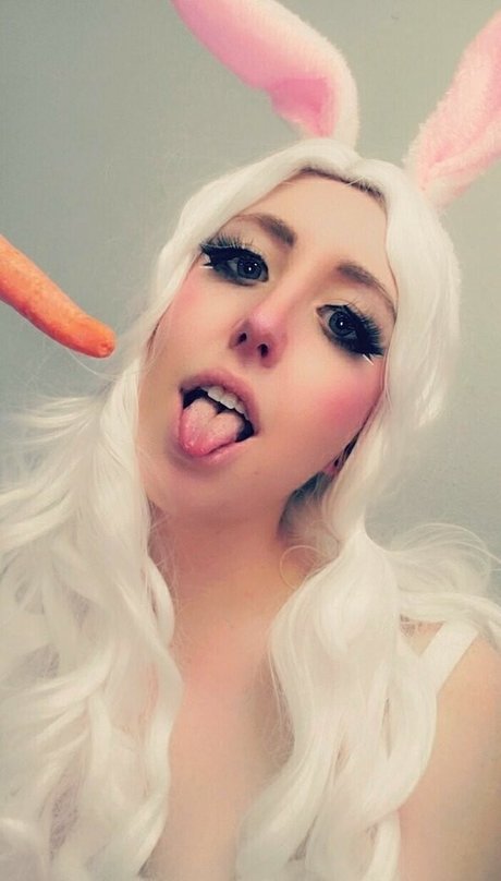 Moon IRL exclusive actress photos