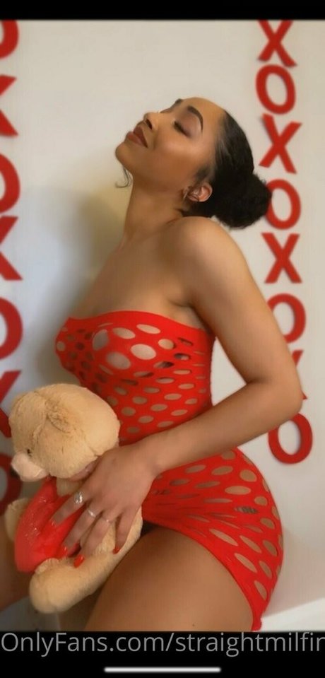 Straightmilfin model adult photos