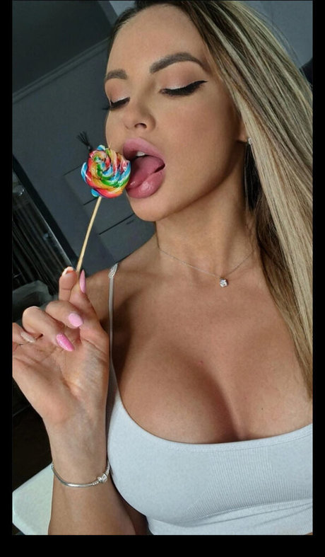 babyannaxx pornstar erotic pics