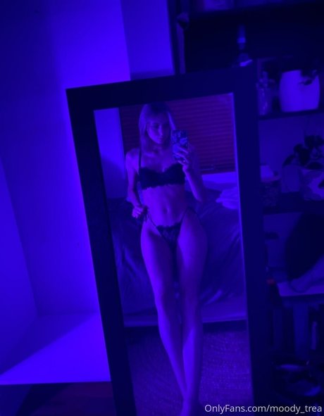 Moody trea model nude photo