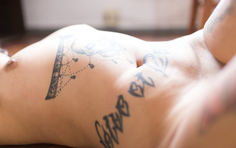 Lorry Suicide star nude pic