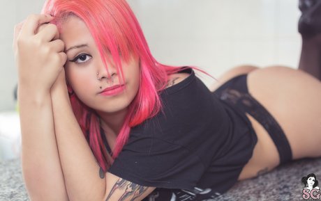 Lorry Suicide erotic model images